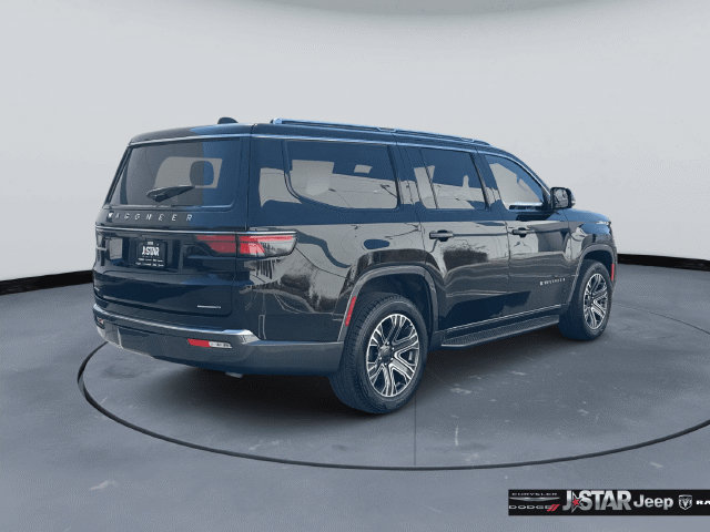 Used 2022 Jeep Wagoneer Series III AWD/4WD image 5