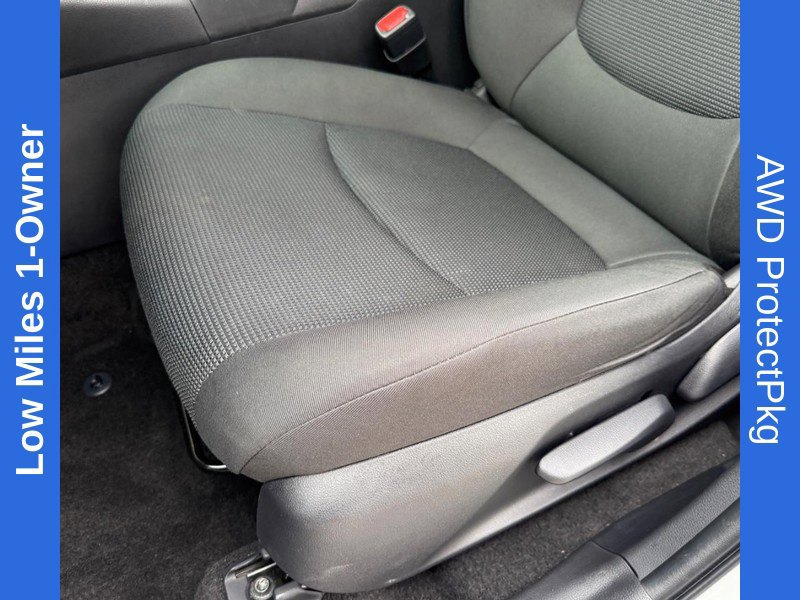 Used 2023 Toyota RAV4 LE AWD/4WD image 17