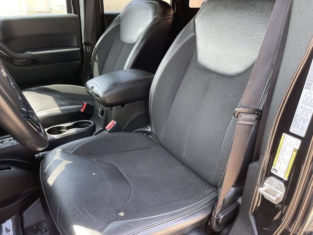 Used 2017 Jeep Wrangler Unlimited Sahara AWD/4WD image 11