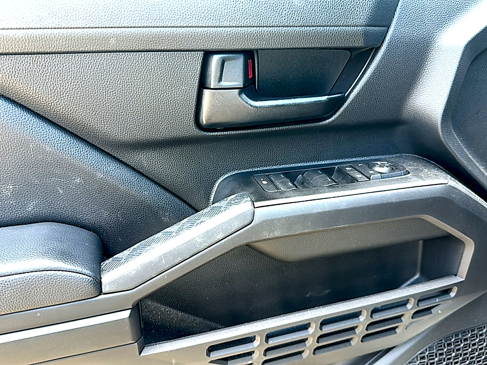 Used 2025 Toyota Tacoma SR RWD image 8