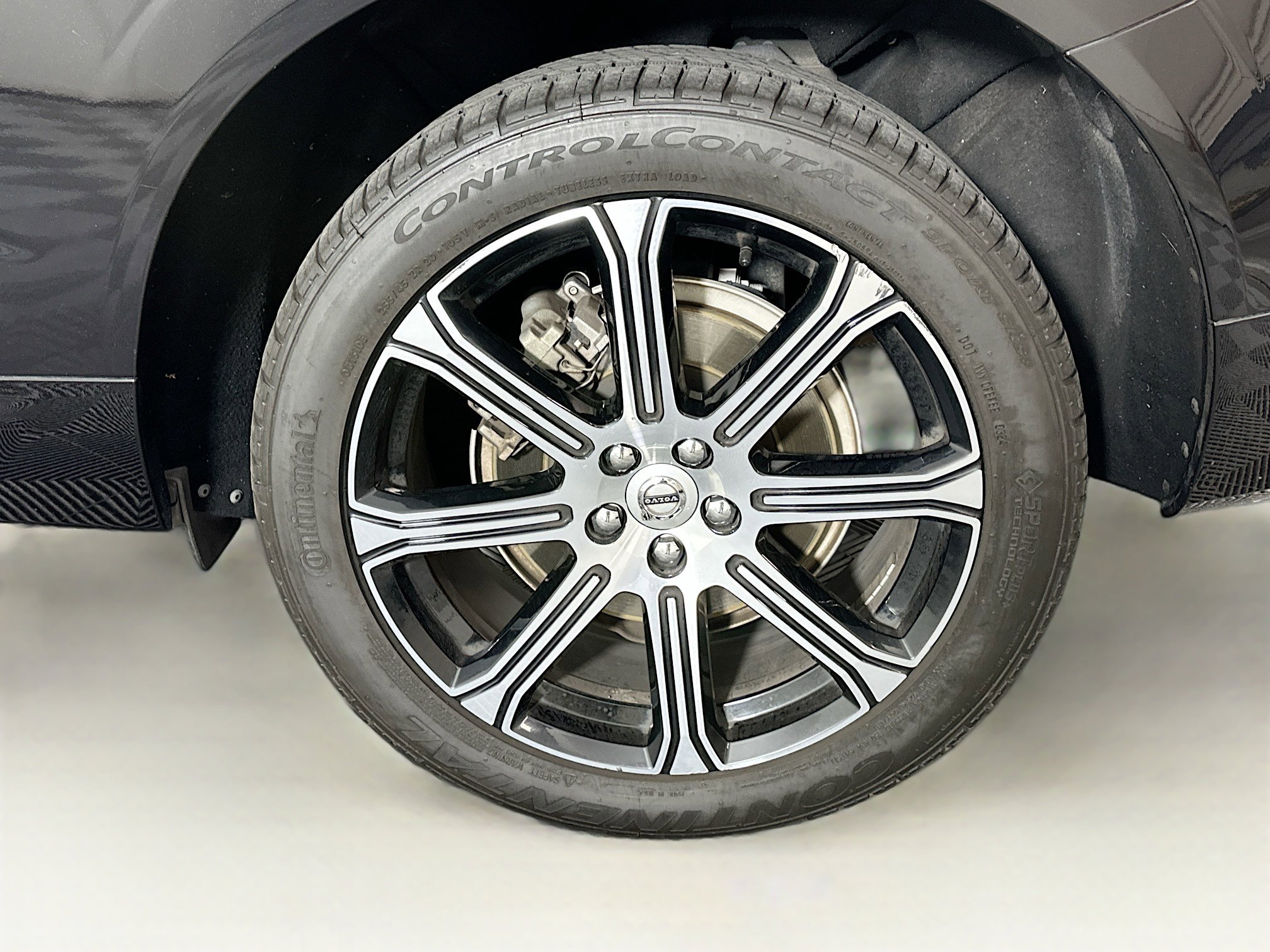 Used 2018 Volvo XC60 T6 Inscription w/ Convenience Package AWD/4WD image 11