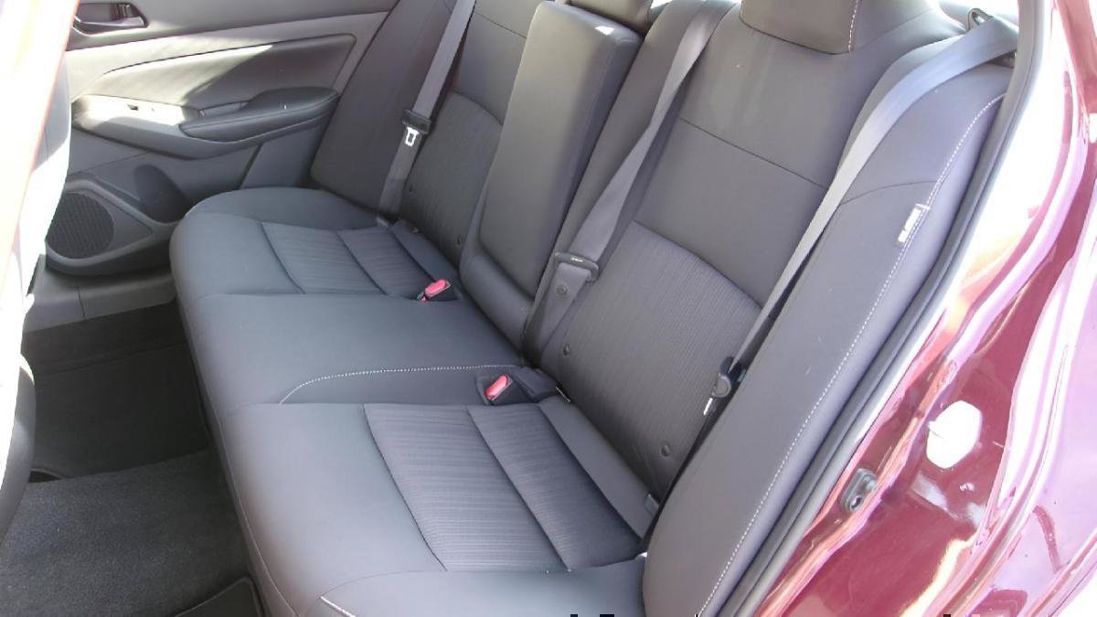 Used 2025 Nissan Altima 2.5 SV FWD image 10