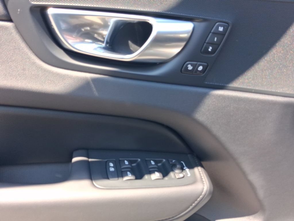 Certified 2025 Volvo XC60 B5 Plus w/ Protection Package Premier AWD/4WD image 20