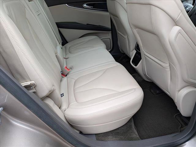 Used 2018 Lincoln MKX Reserve w/ Driver Assistance Package FWD image 21