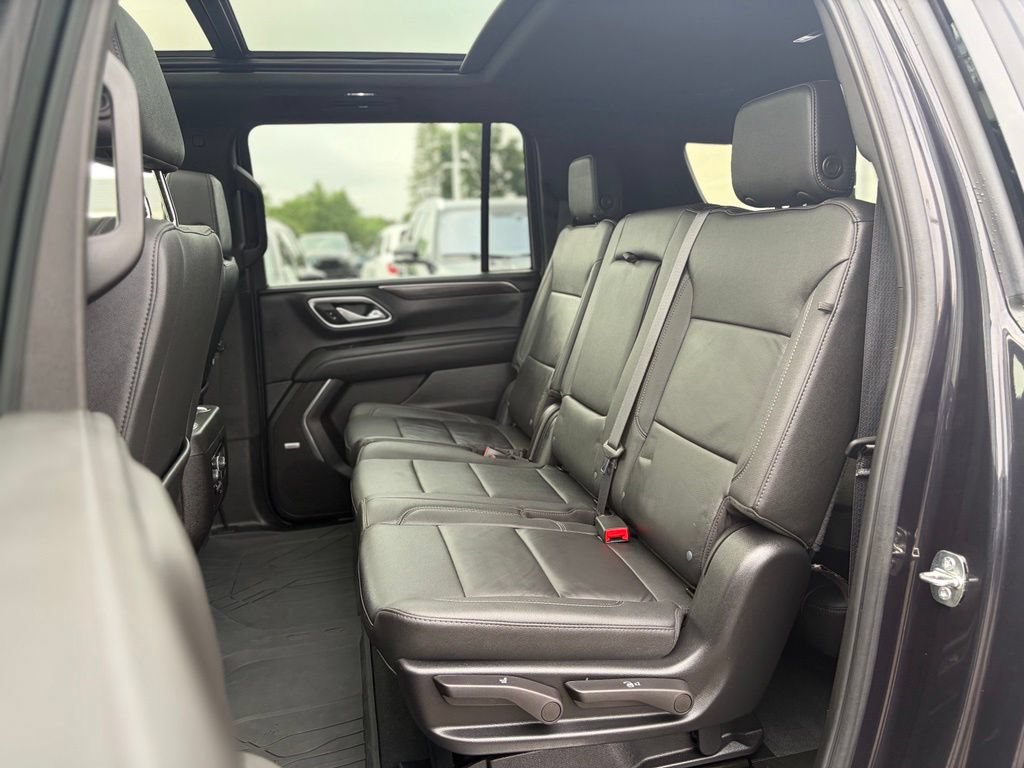 Used 2024 Chevrolet Suburban Z71 w/ Luxury Package AWD/4WD image 15