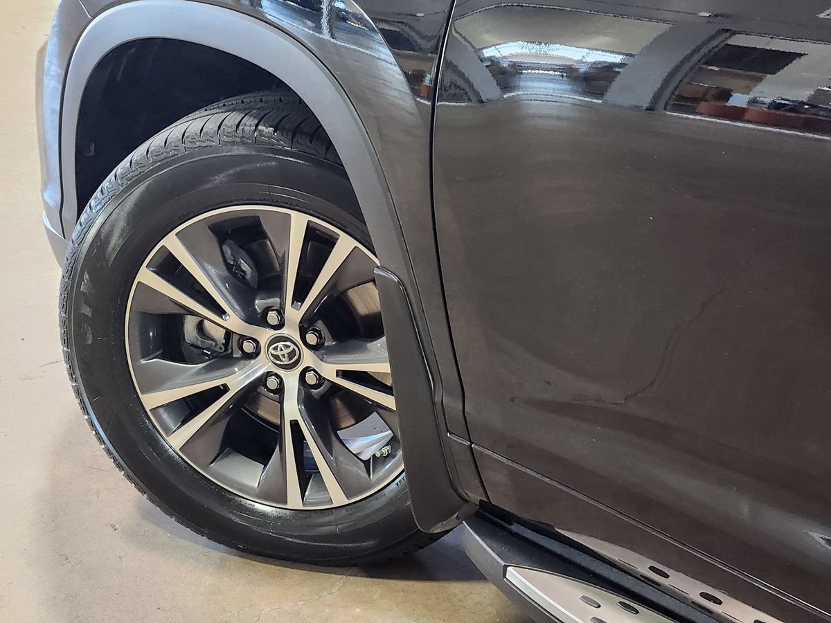 Used 2016 Toyota Highlander XLE FWD image 23