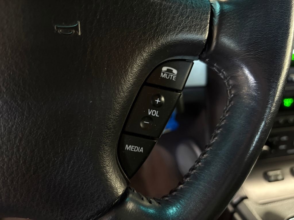 Used 2005 Ford Thunderbird image 17