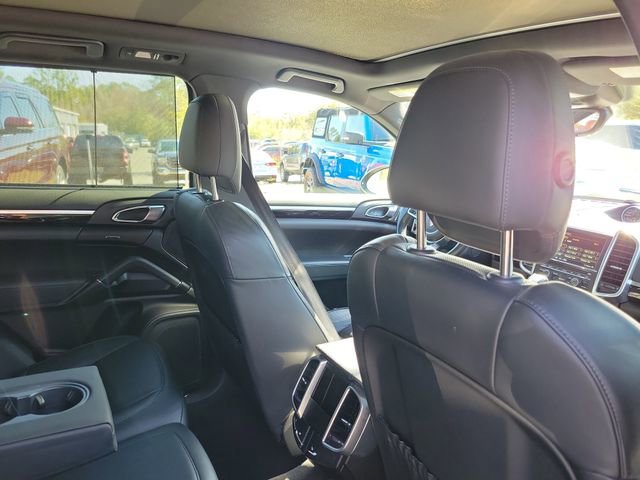 Used 2016 Porsche Cayenne image 30