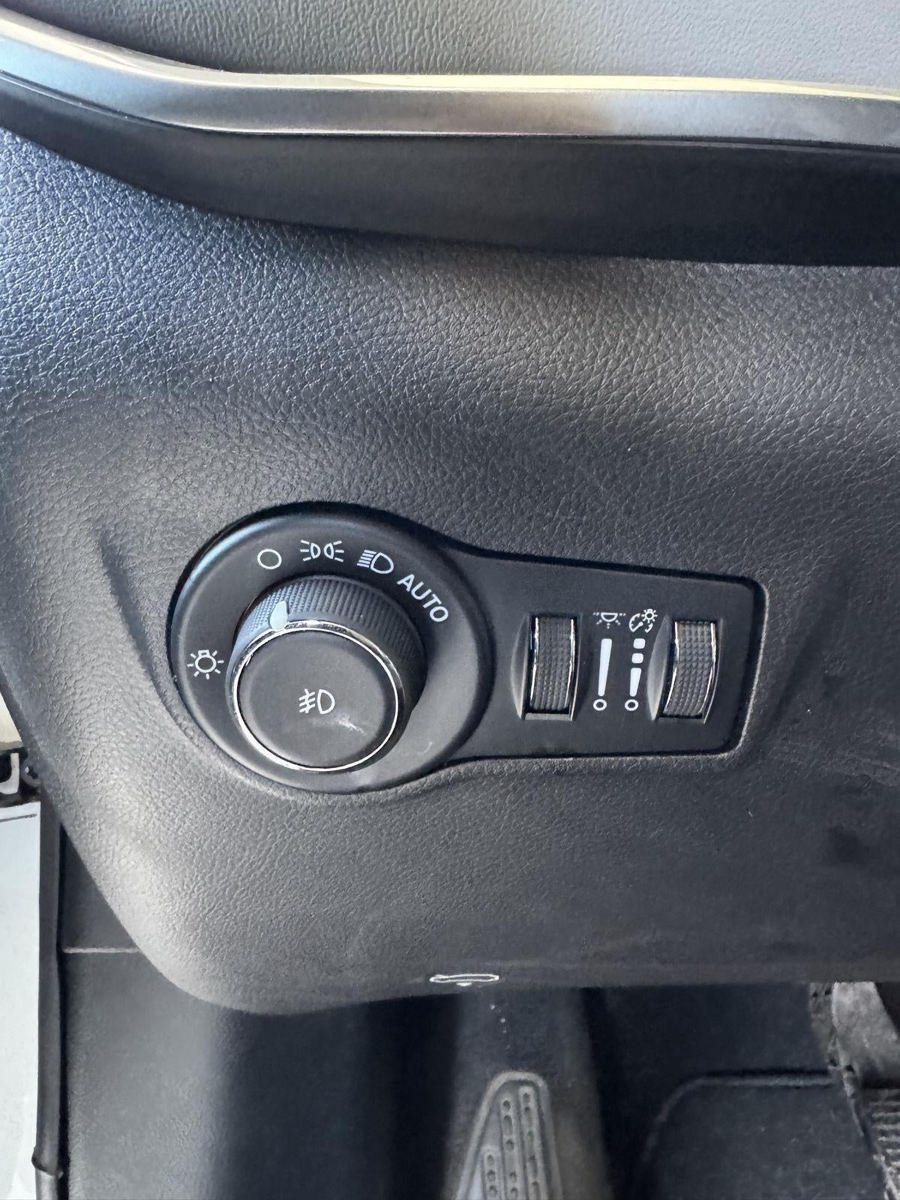 Used 2025 Jeep Compass Limited AWD/4WD image 25