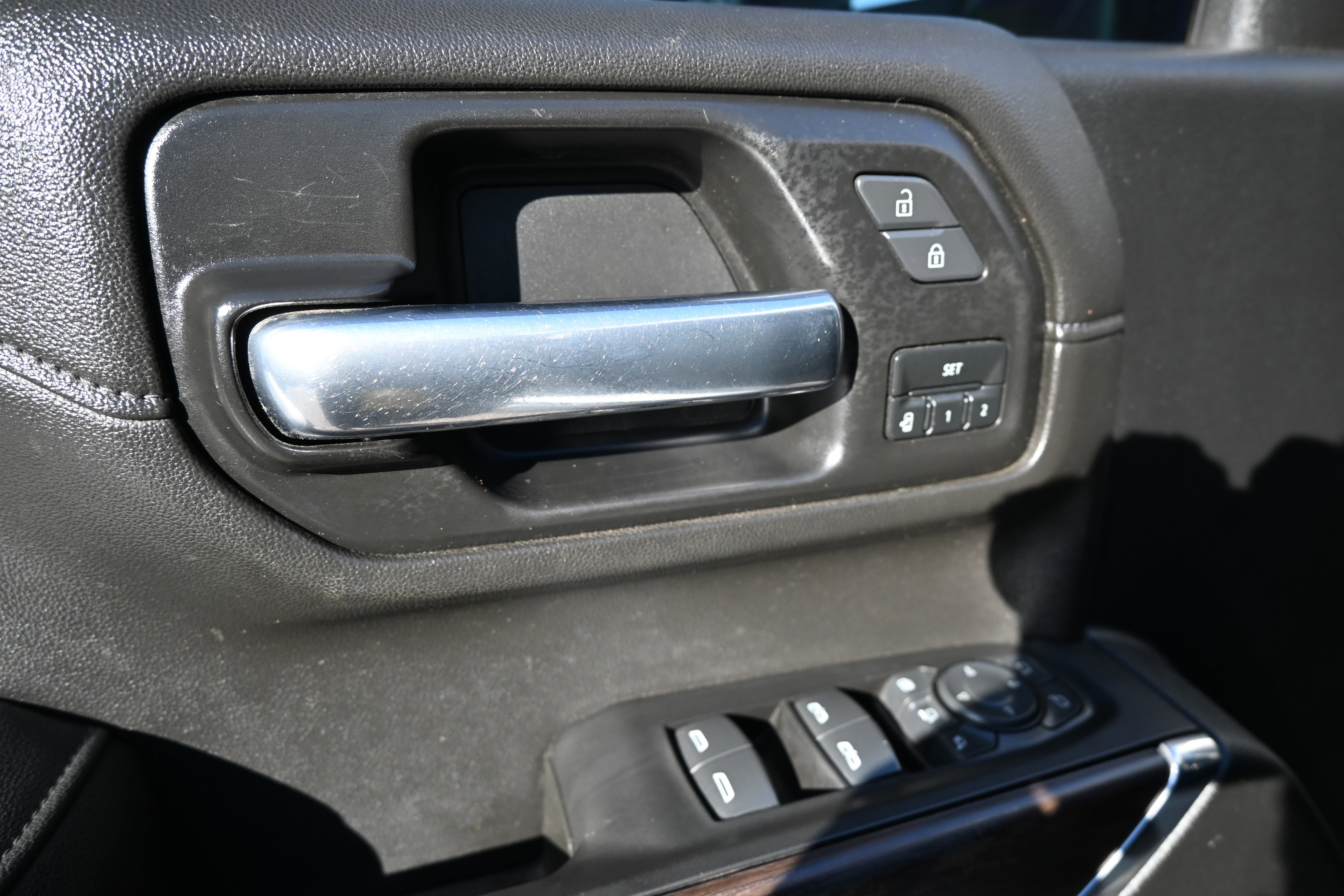 Used 2021 GMC Sierra 3500 SLT w/ SLT Convenience Package image 17