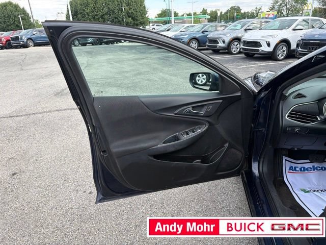 Used 2017 Chevrolet Malibu LT FWD image 21