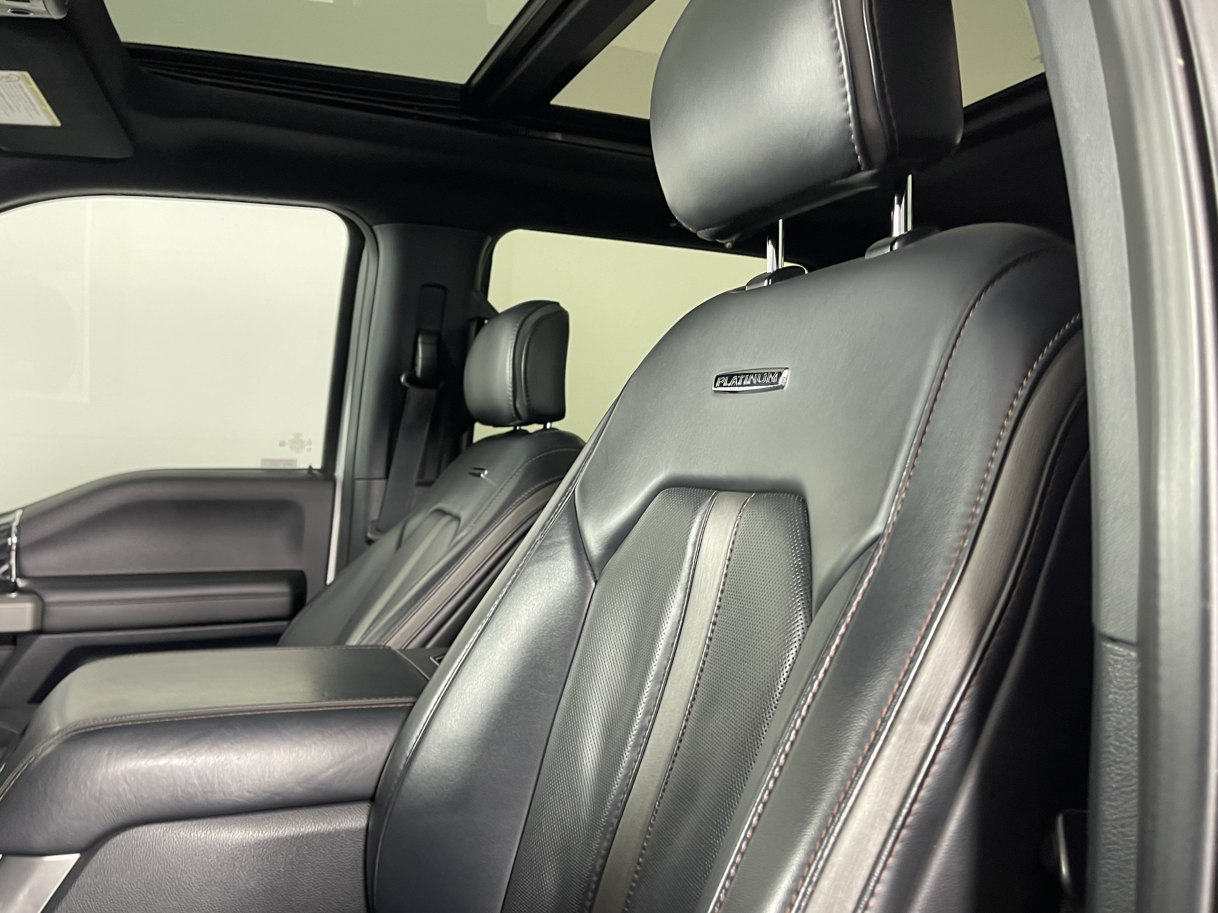 Used 2022 Ford F350 Platinum w/ Tremor Off-Road Package AWD/4WD image 18