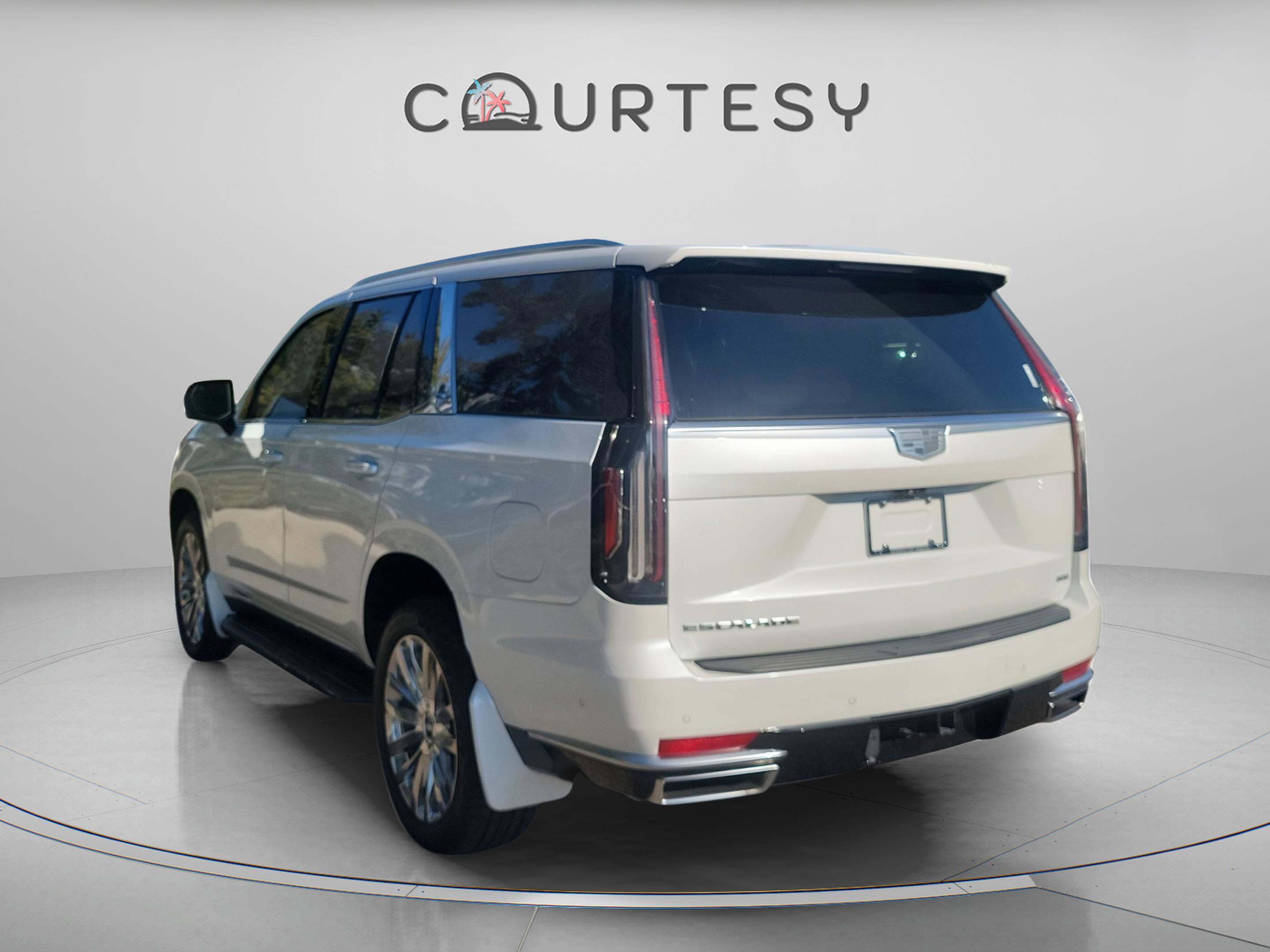 Used 2021 Cadillac Escalade Premium Luxury image 2
