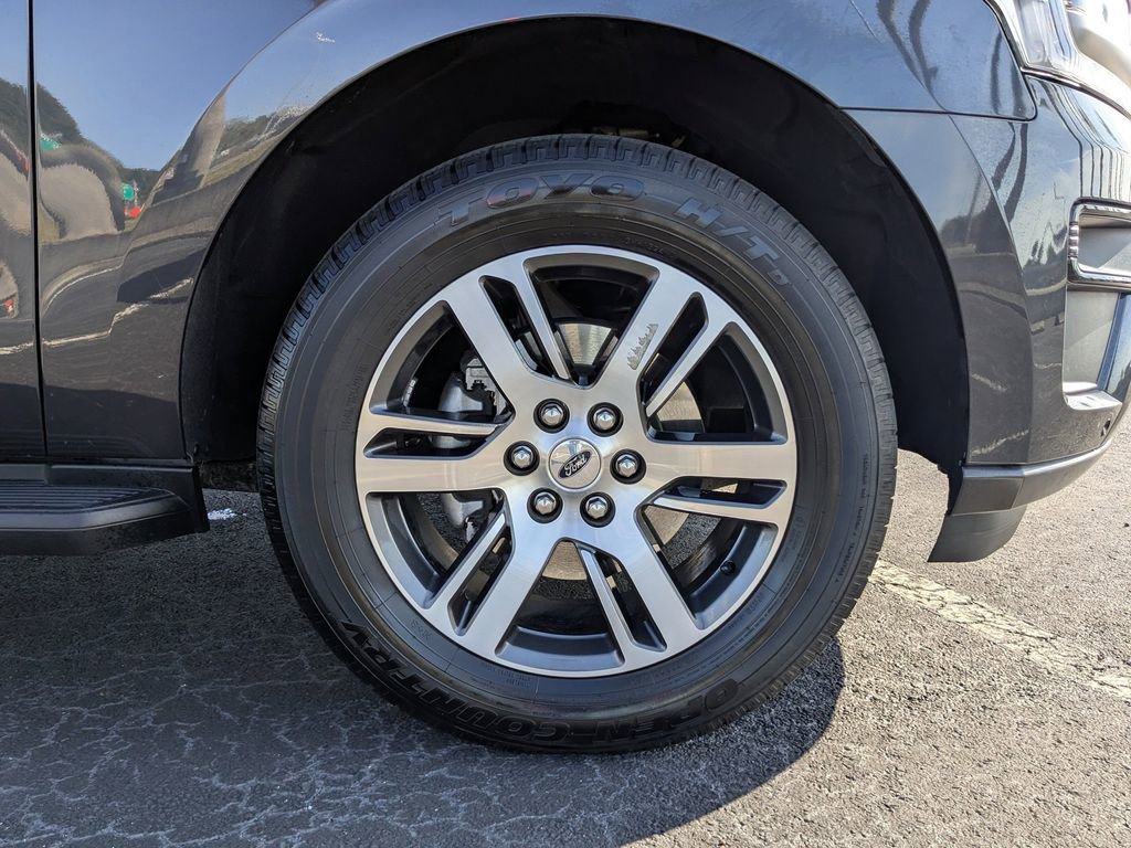 Used 2024 Ford Expedition XLT image 11