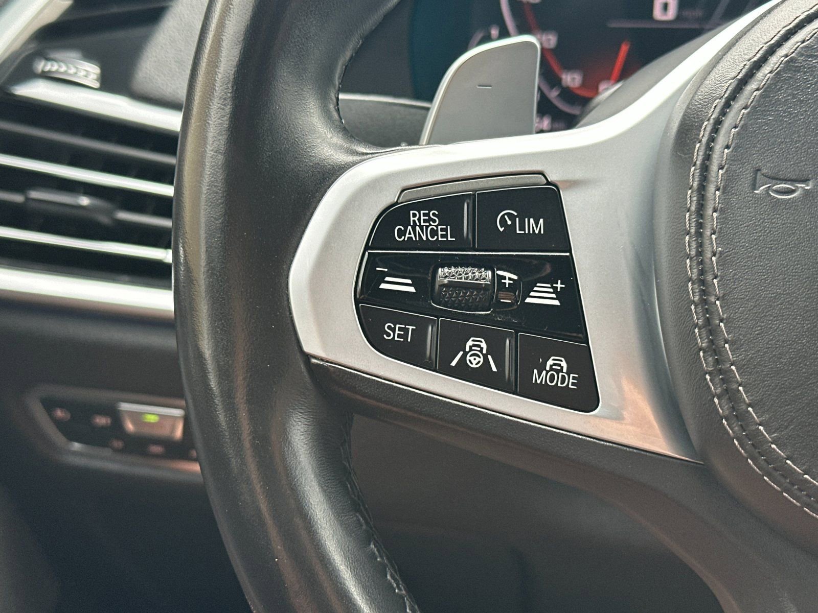 Used 2021 BMW X7 M50i AWD/4WD image 29