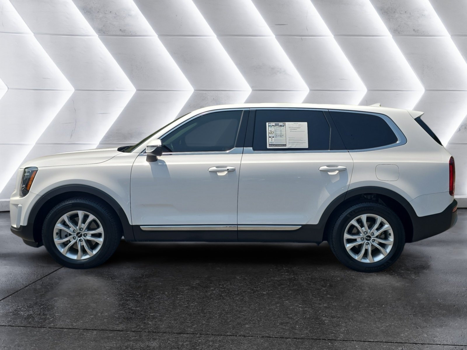 Used 2022 Kia Telluride LX AWD/4WD image 2