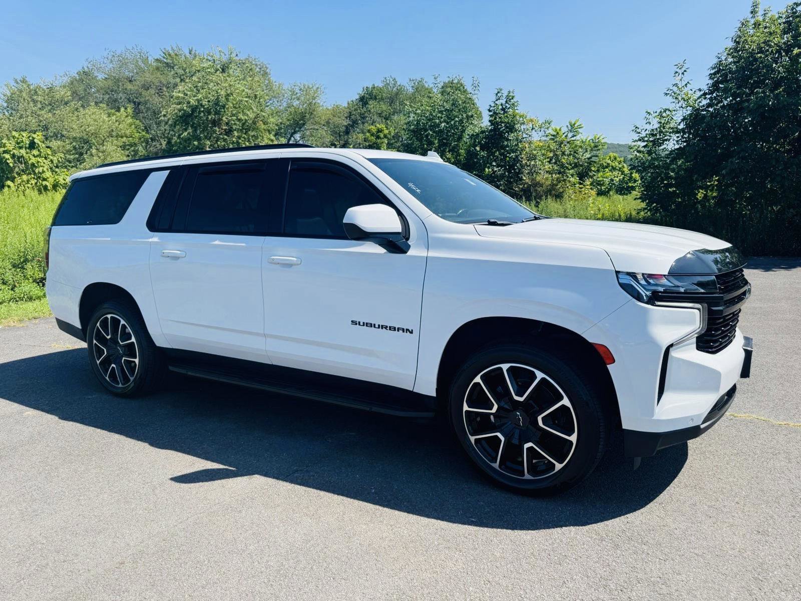 Used 2023 Chevrolet Suburban RST image 11