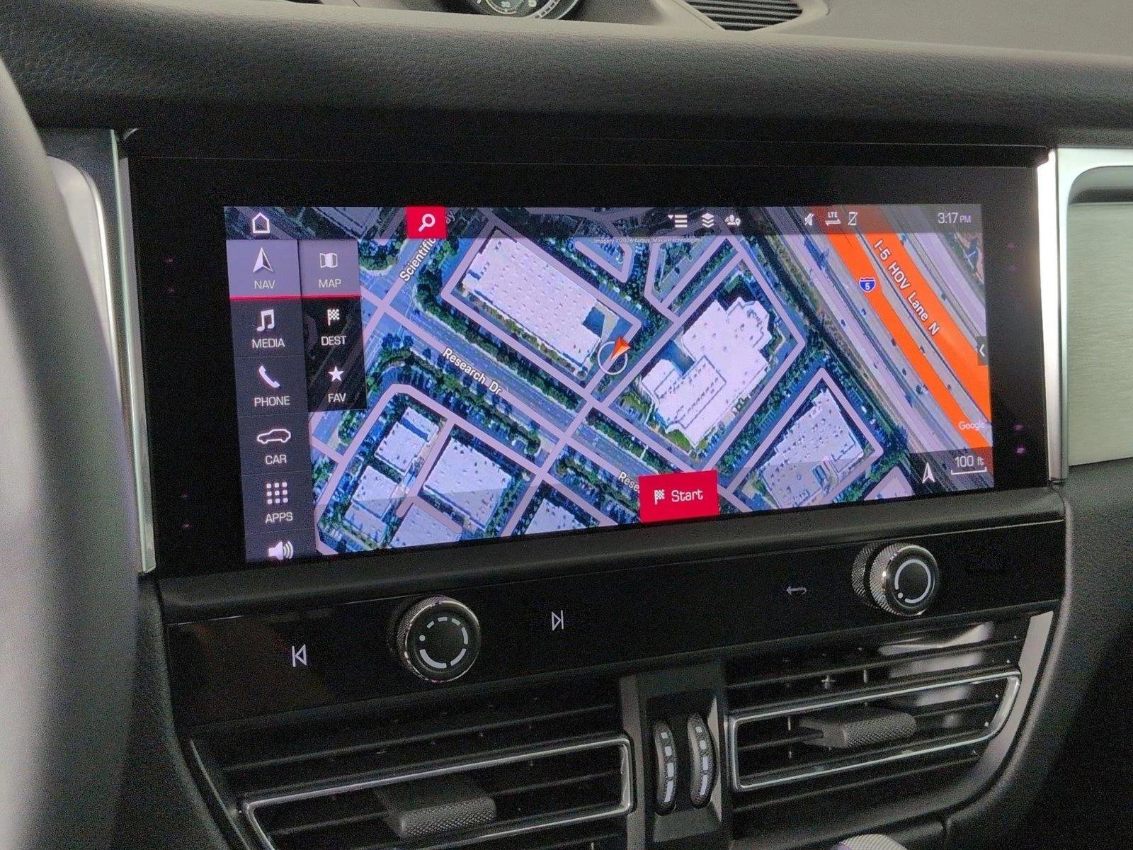 Certified 2025 Porsche Macan AWD/4WD image 19