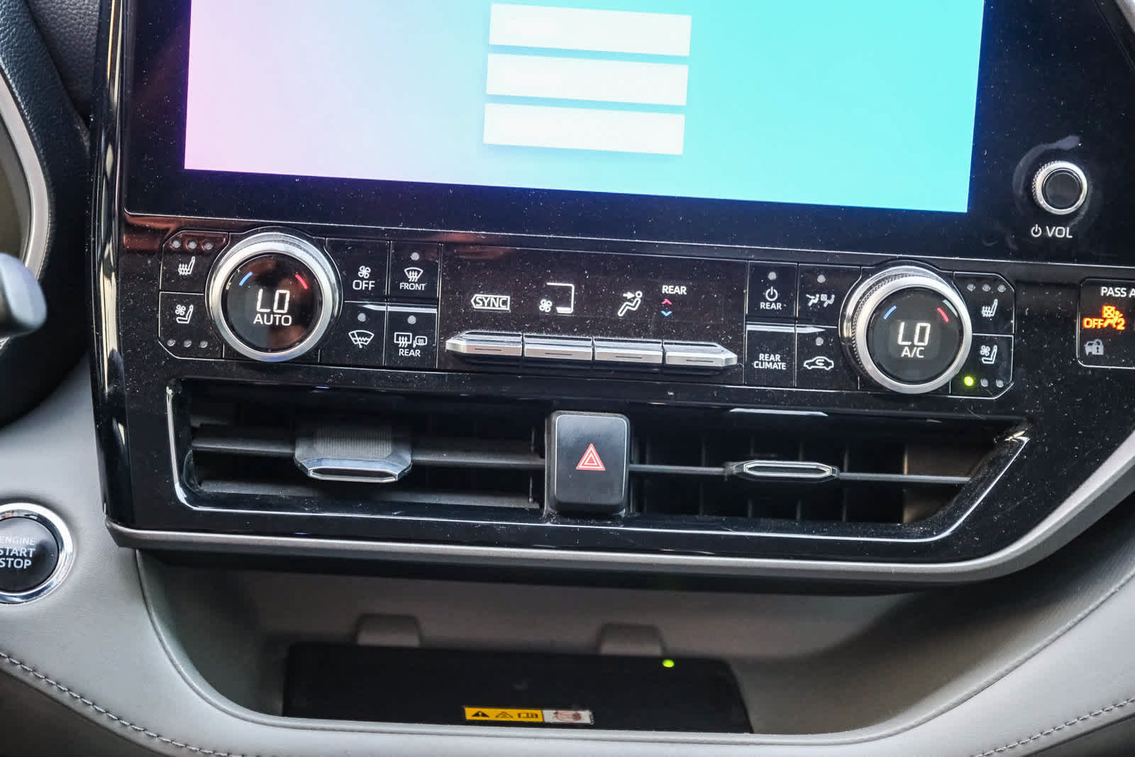 Used 2023 Toyota Highlander Limited FWD image 16
