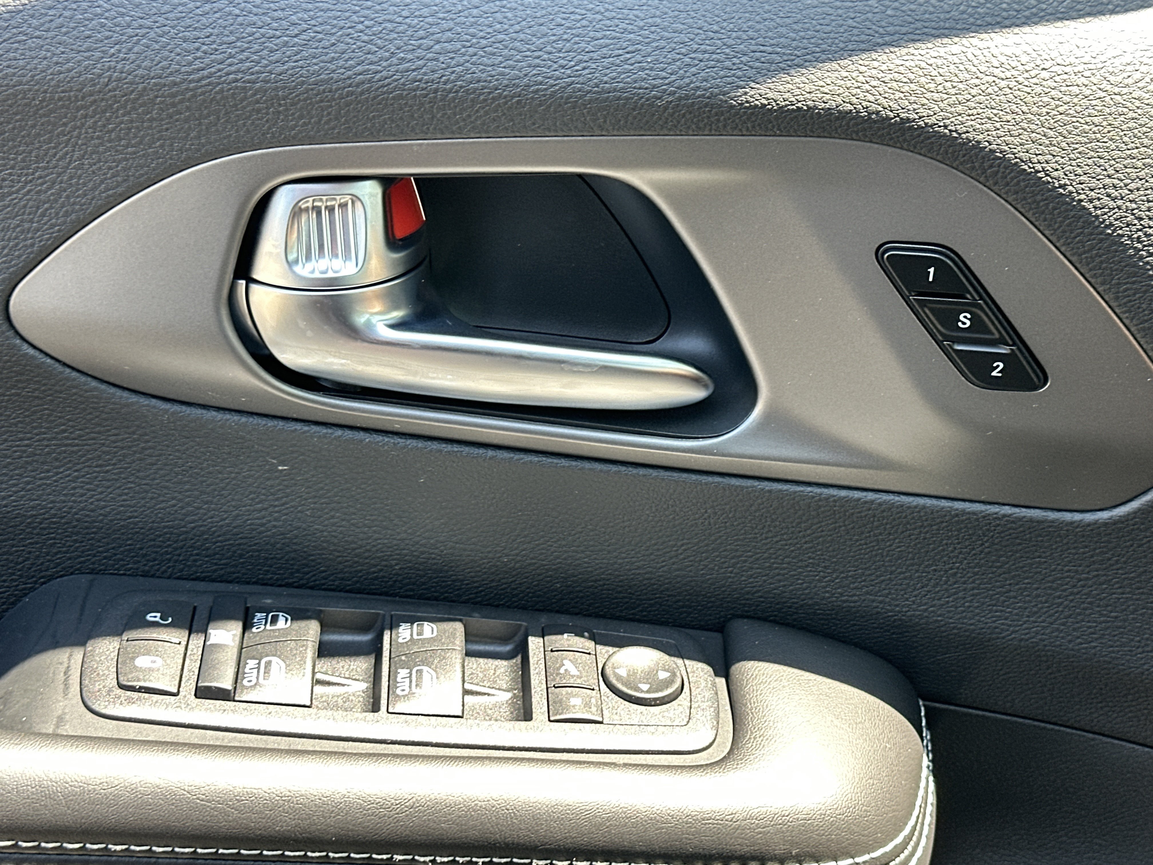 New 2027 Chrysler Pacifica Limited FWD image 12