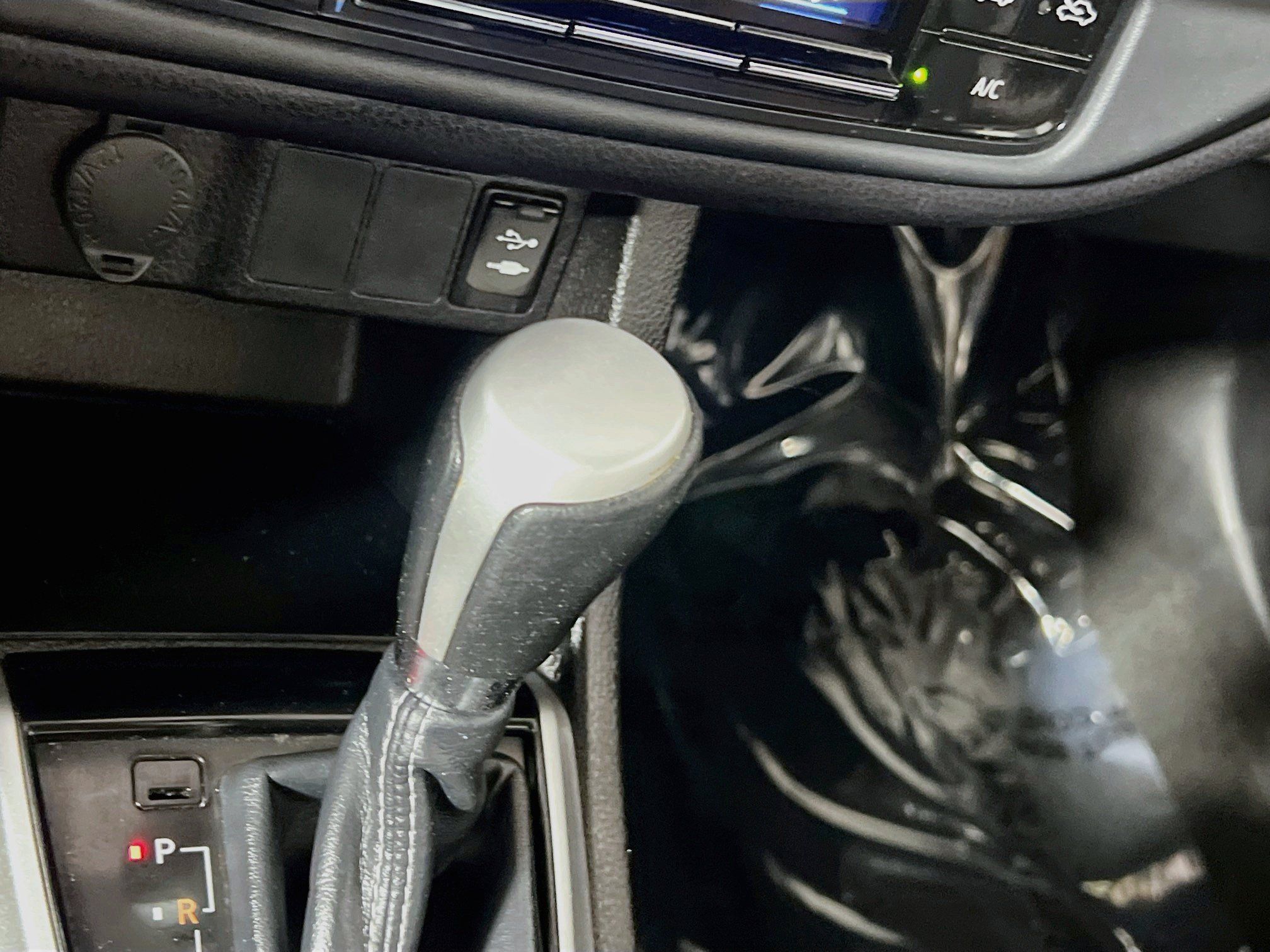 Used 2018 Toyota Corolla LE FWD image 23