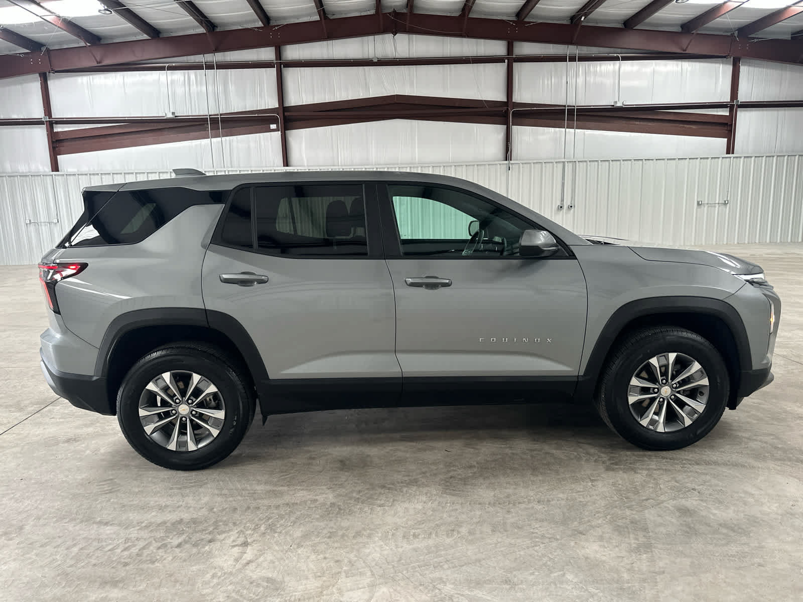 Used 2025 Chevrolet Equinox LT FWD image 6