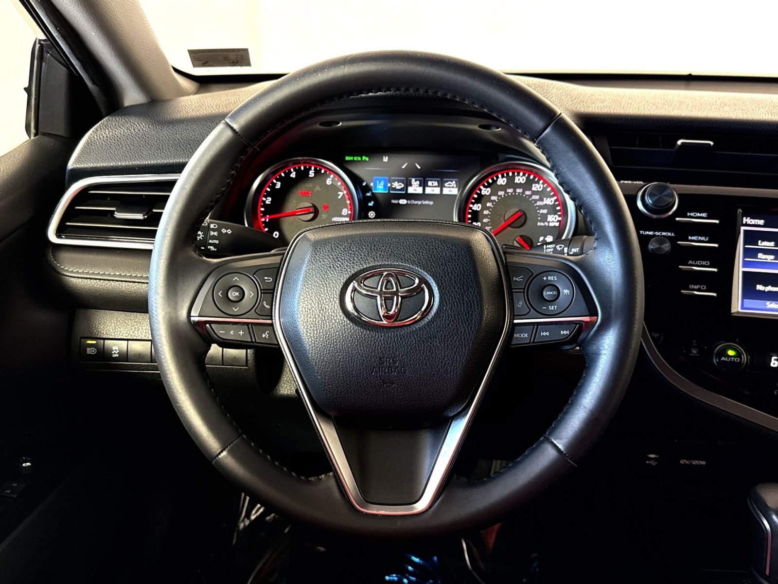 Used 2018 Toyota Camry XSE FWD image 16