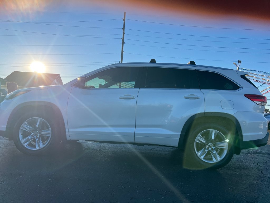 Used 2017 Toyota Highlander Limited AWD/4WD image 5