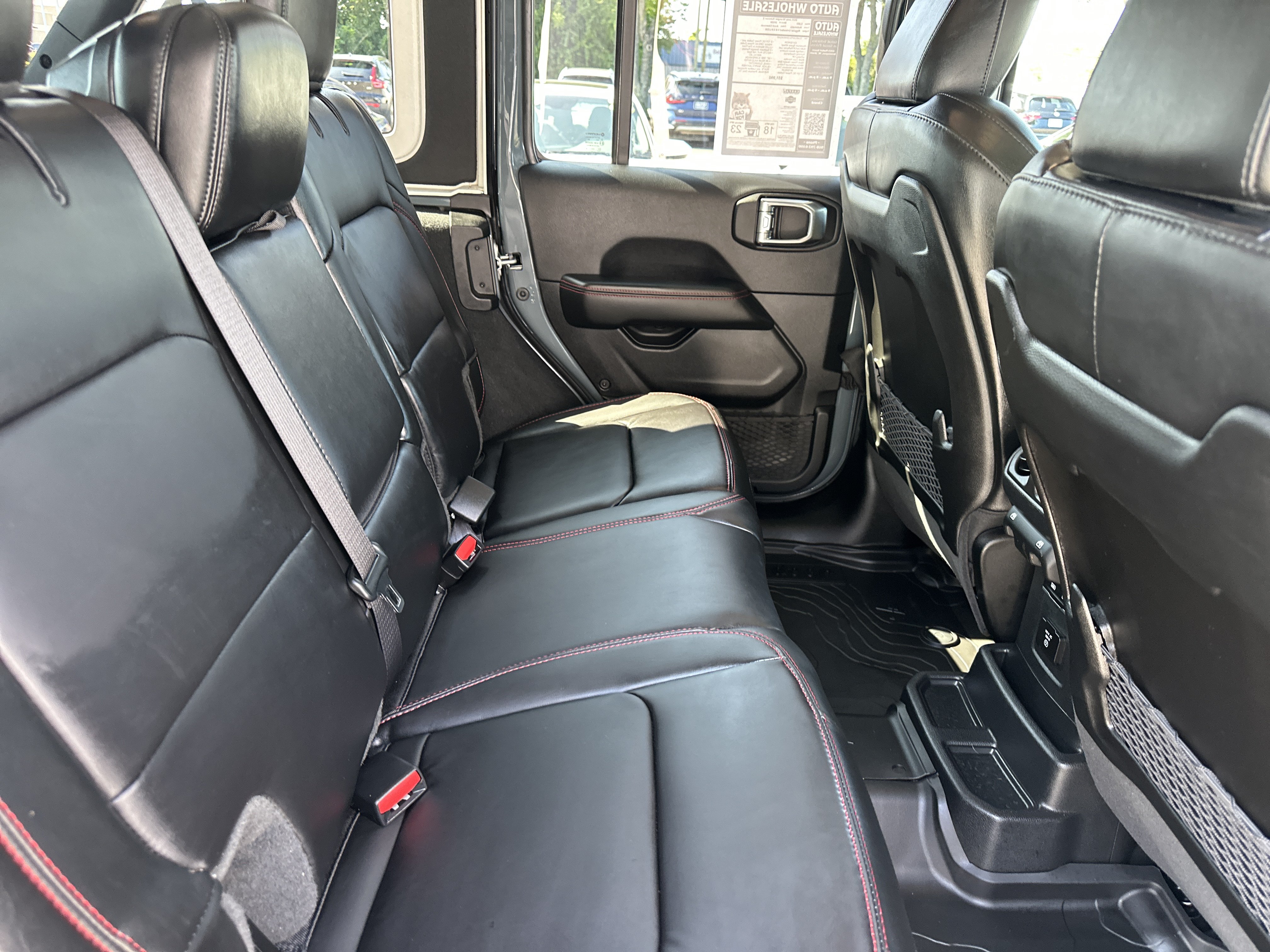 Used 2025 Jeep Wrangler Unlimited Rubicon AWD/4WD image 14