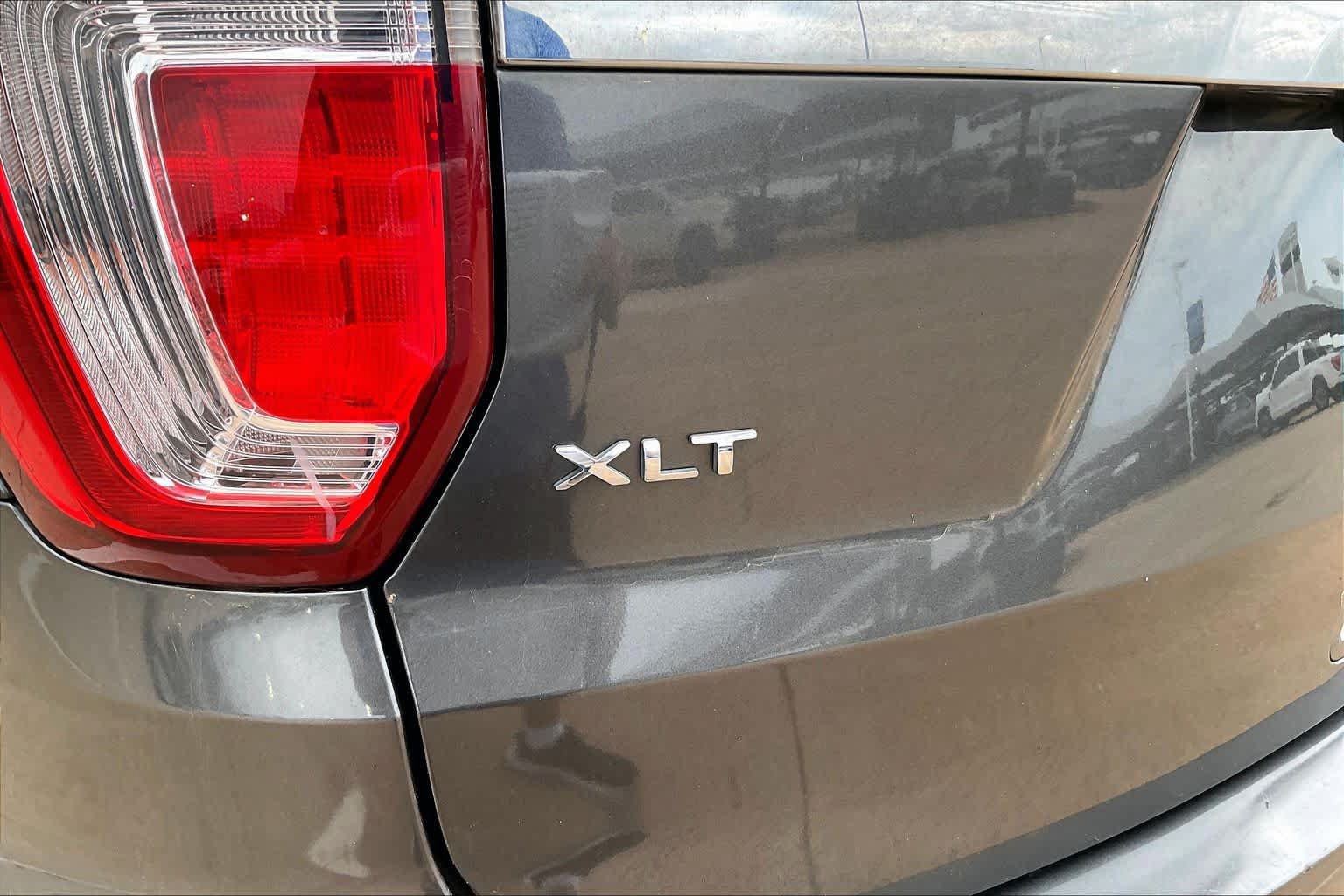 Used 2016 Ford Explorer XLT w/ Equipment Group 202A AWD/4WD image 10