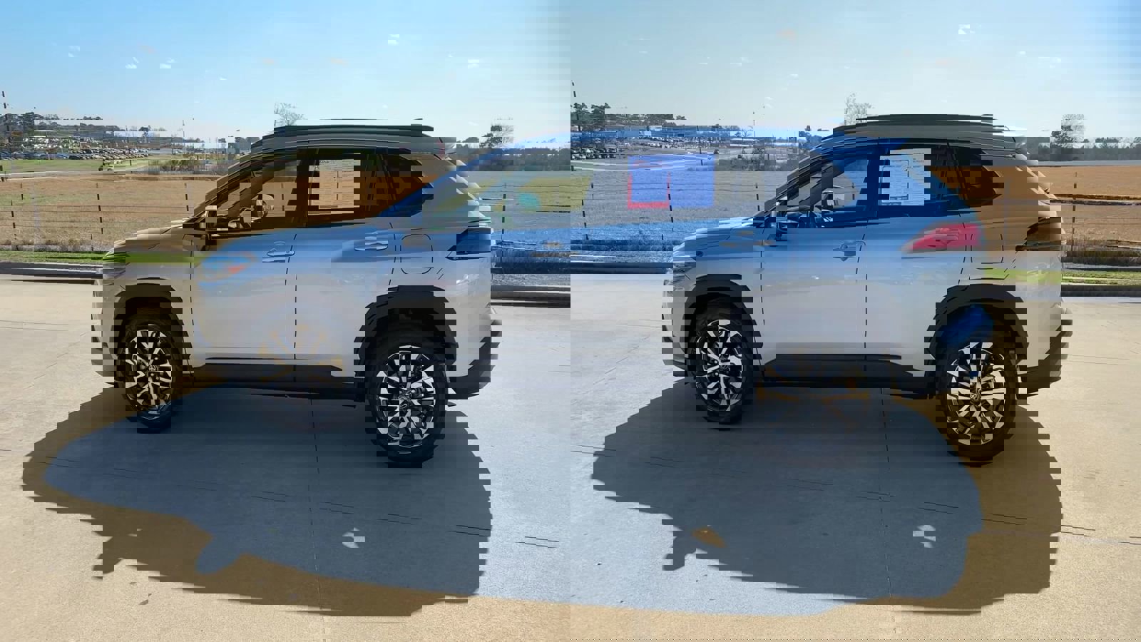 Used 2023 Toyota Corolla Cross XLE image 5