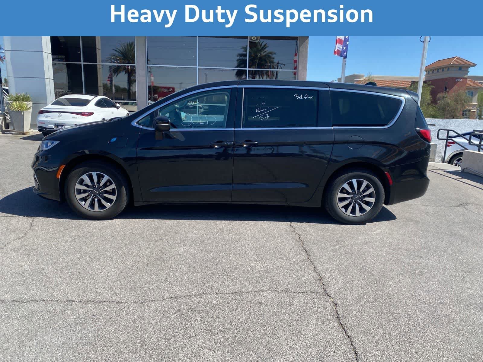 Used 2023 Chrysler Pacifica Touring-L FWD image 11