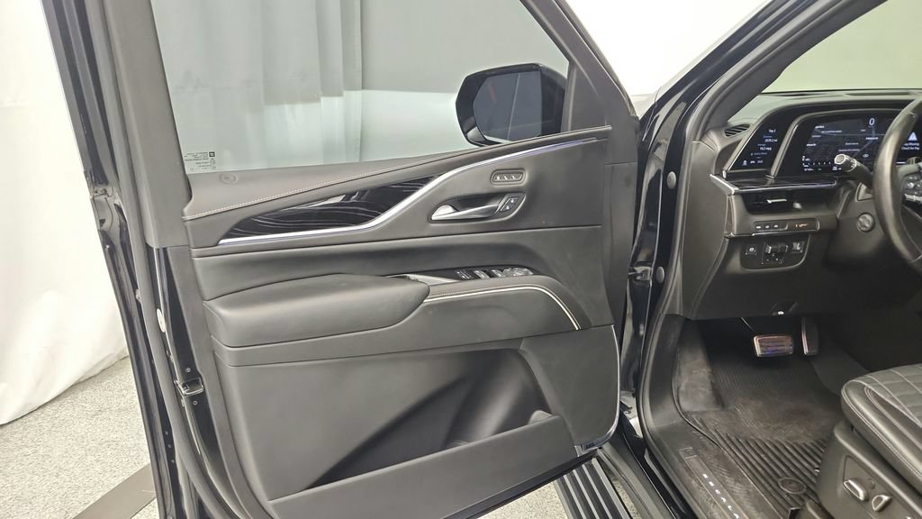Used 2023 Cadillac Escalade V AWD/4WD image 11