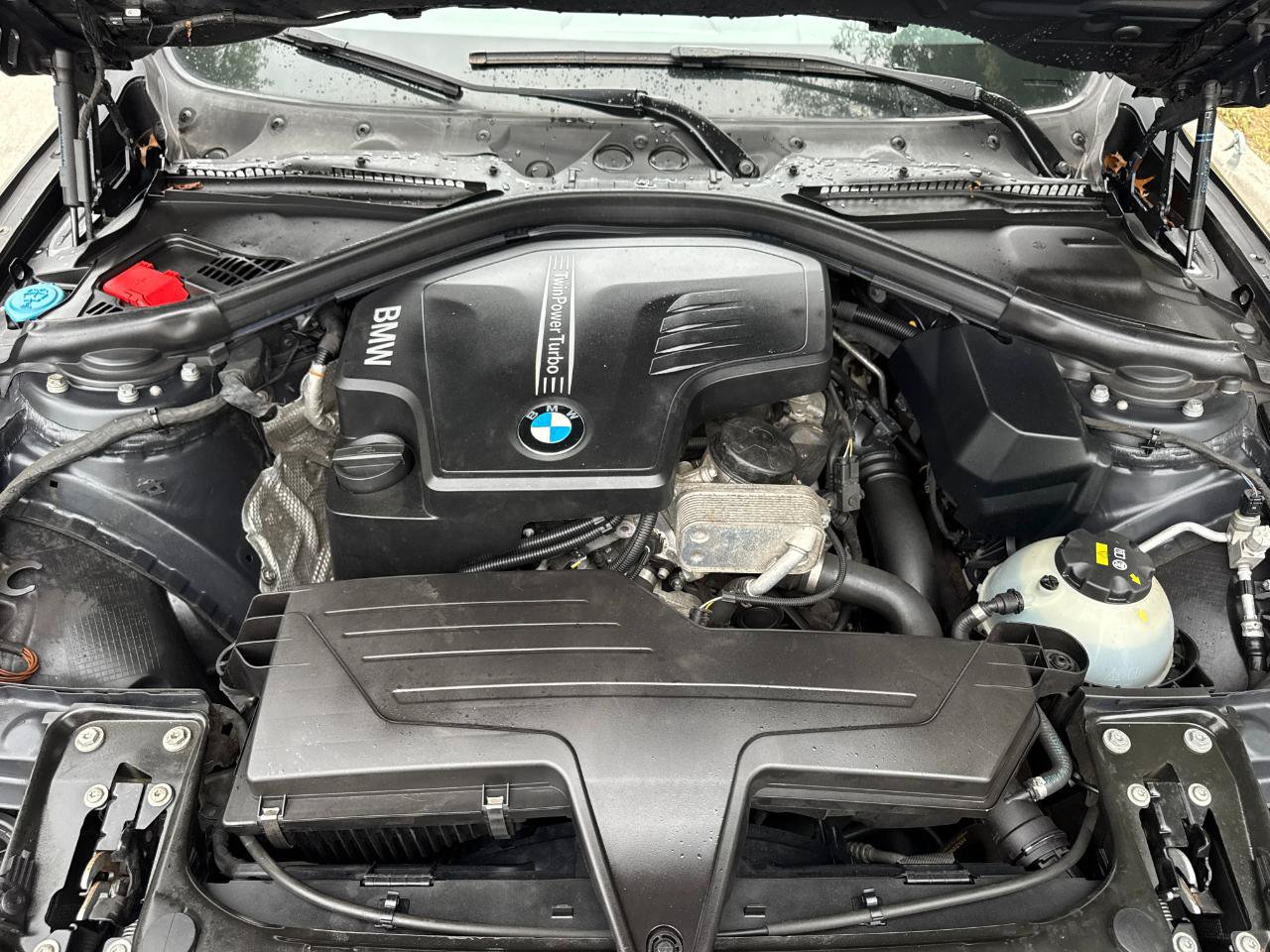 Used 2017 BMW 320i xDrive Sedan AWD/4WD image 6