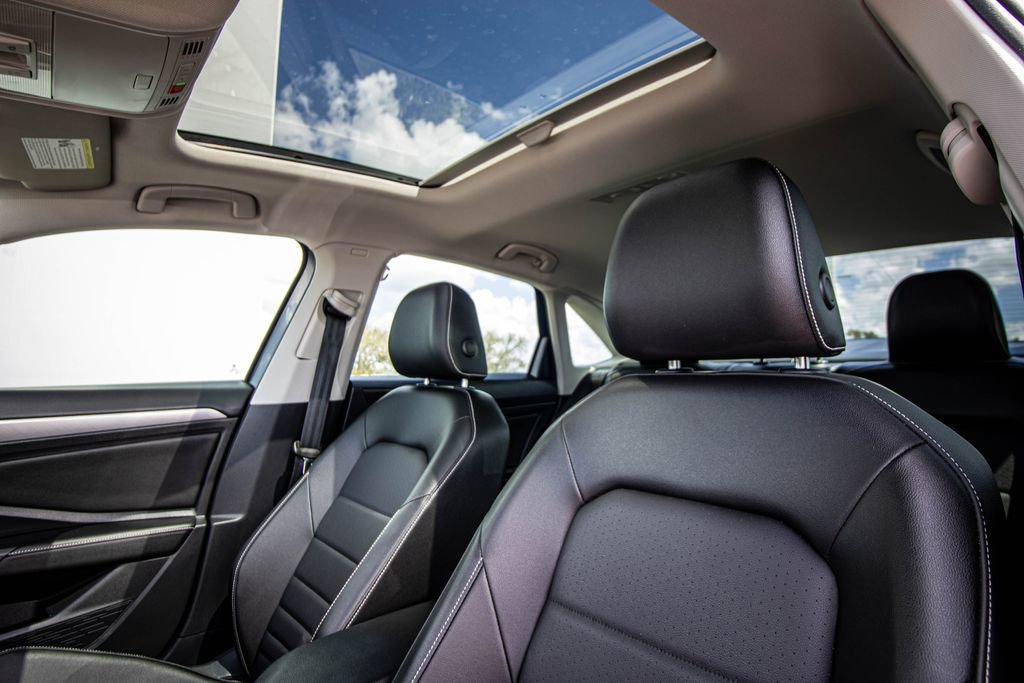 Certified 2022 Volkswagen Jetta SE image 45