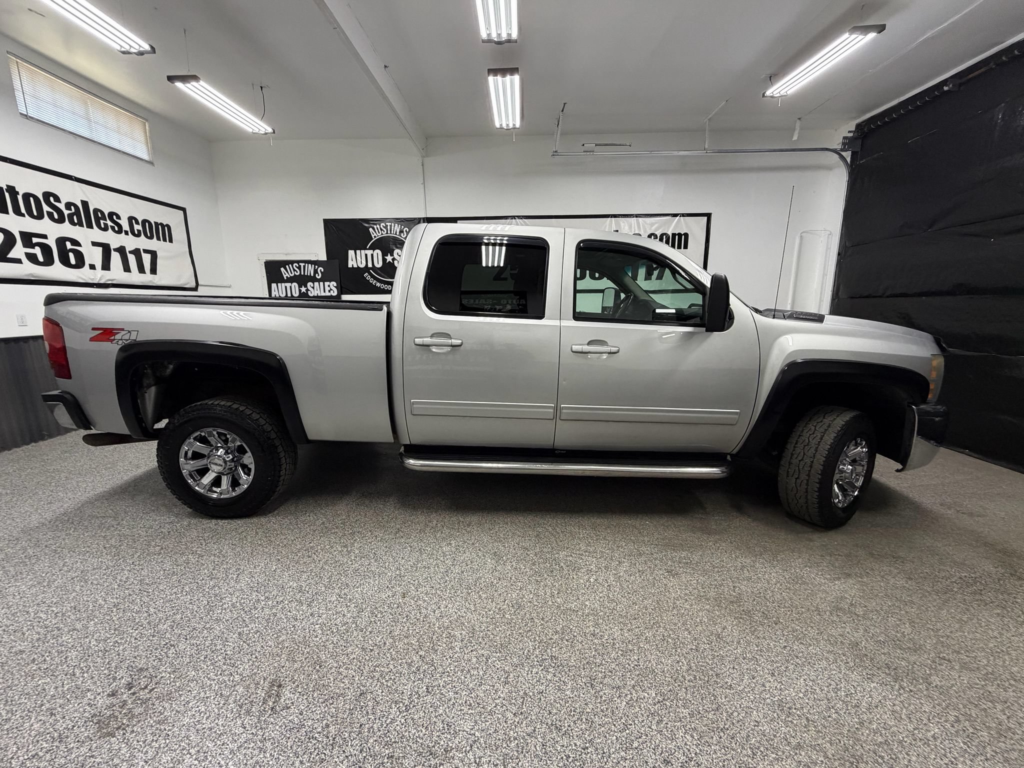 Used 2010 Chevrolet Silverado 2500 LTZ AWD/4WD image 2