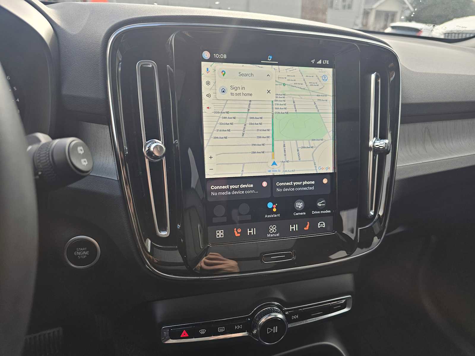 Used 2025 Volvo XC40 B5 Plus w/ Protection Package Premier image 29