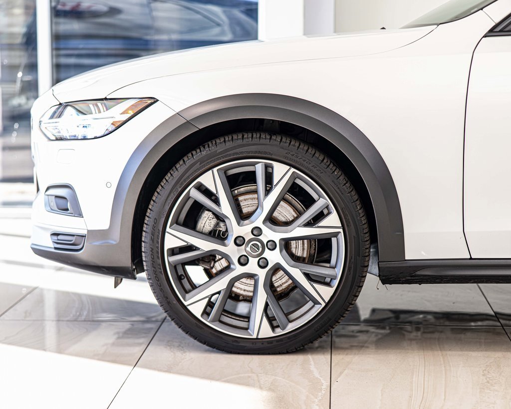 Used 2023 Volvo V90 B6 Cross Country Ultimate w/ Climate Package image 8