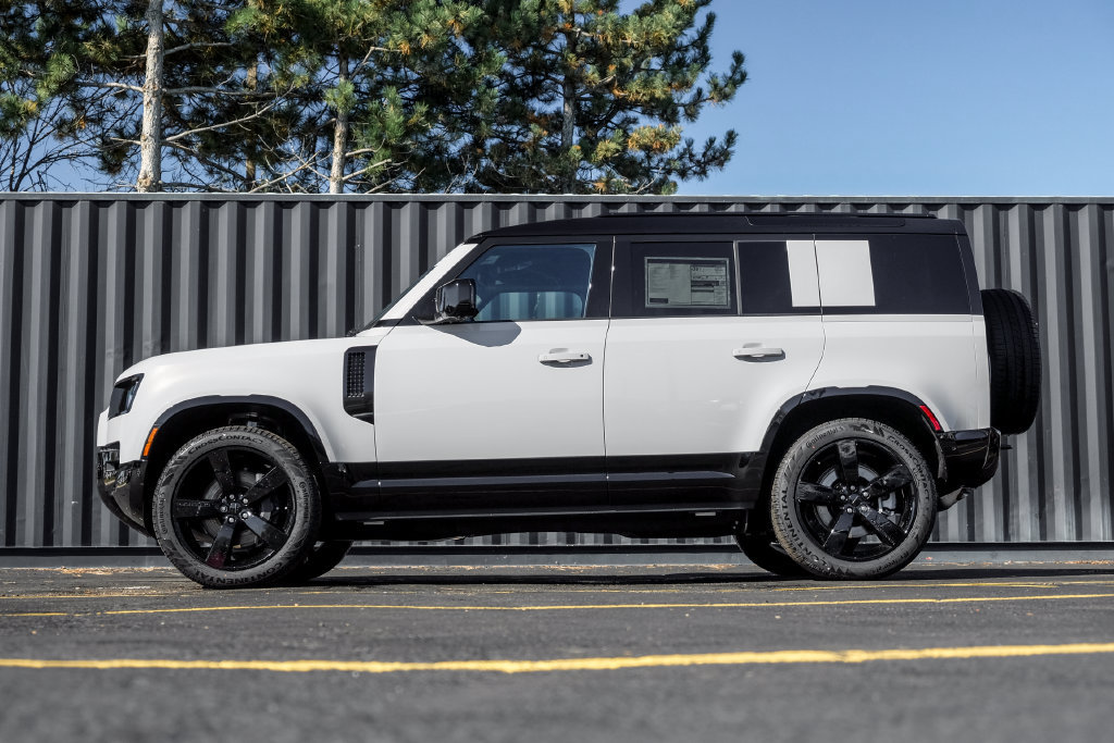 New 2026 Land Rover Defender 110 X-Dynamic SE AWD/4WD image 3