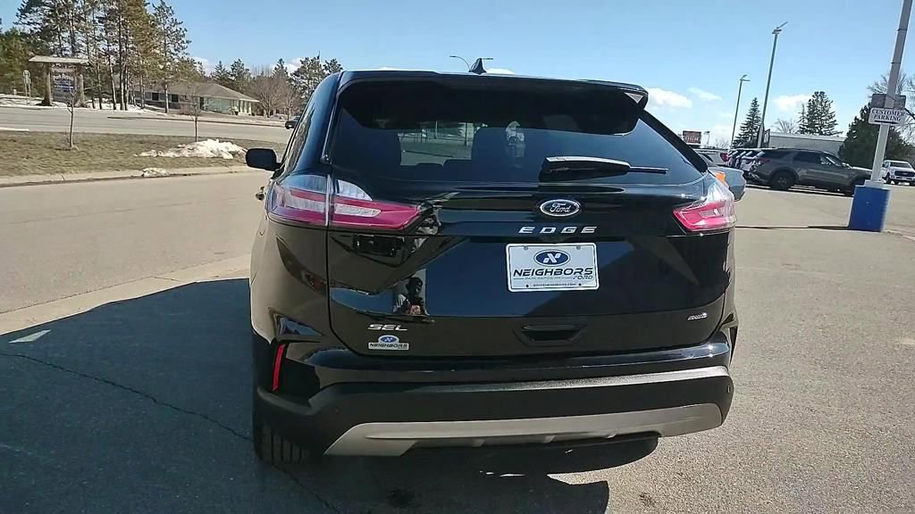 Used 2024 Ford Edge SEL w/ Convenience Package image 5