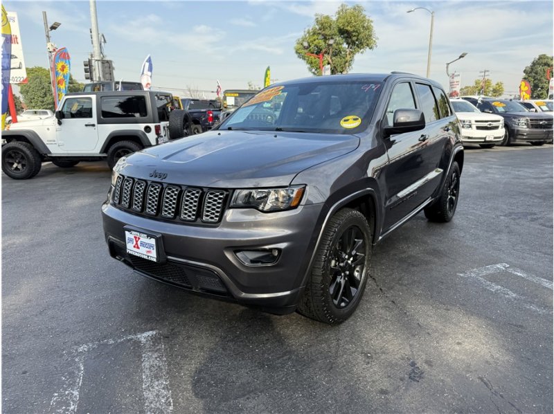 Used 2018 Jeep Grand Cherokee Altitude image 58