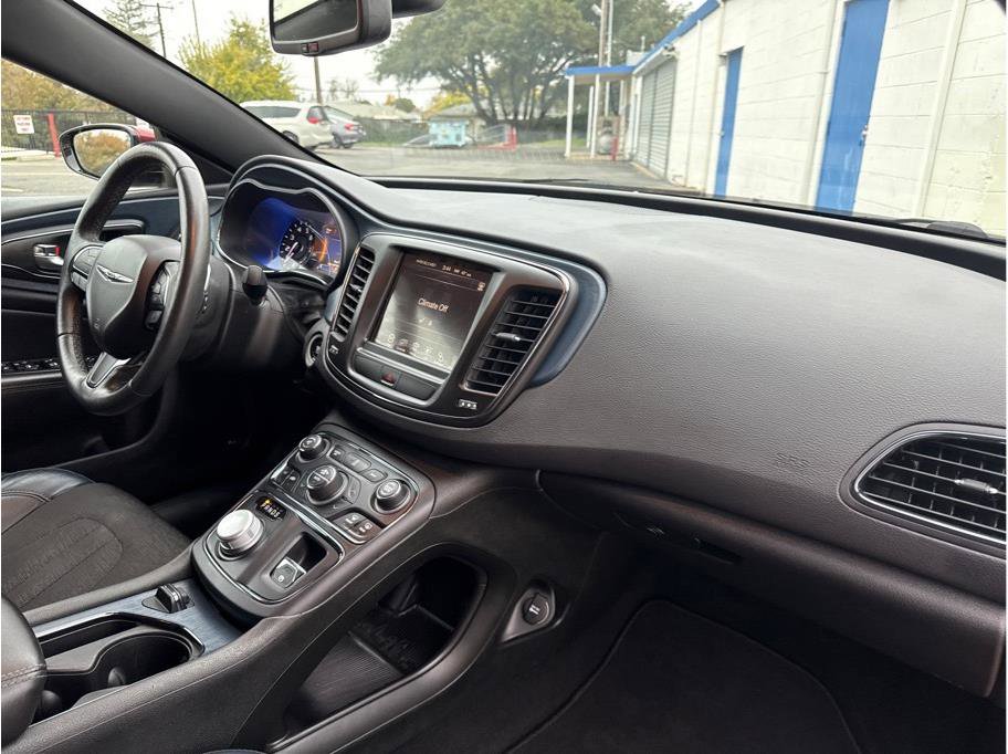 Used 2015 Chrysler 200 S w/ Navigation & Sound Group I image 18