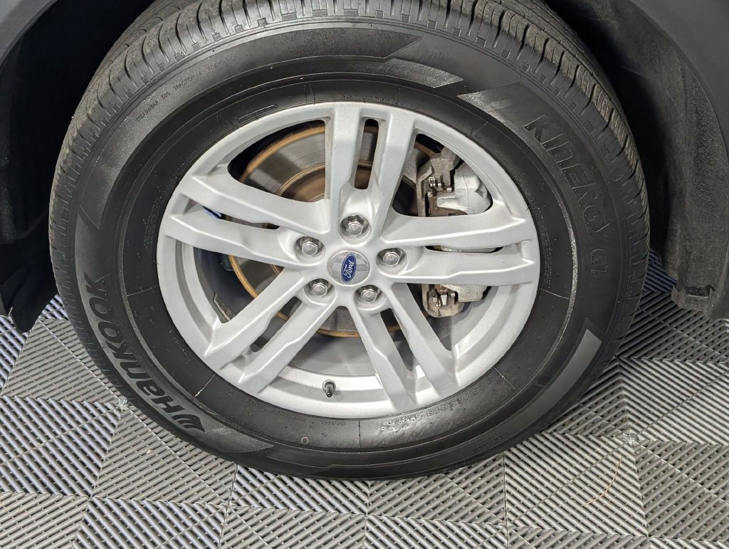 Used 2023 Ford Explorer XLT AWD/4WD image 10