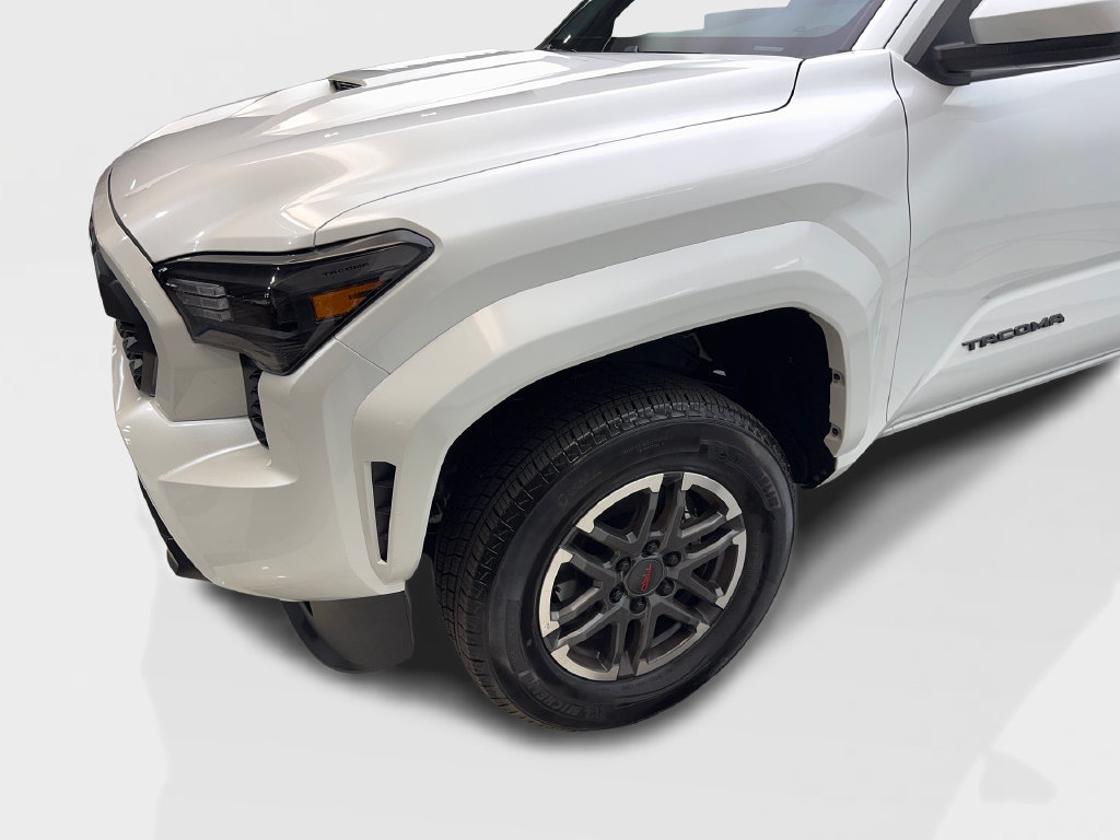 Used 2025 Toyota Tacoma TRD Sport AWD/4WD image 19
