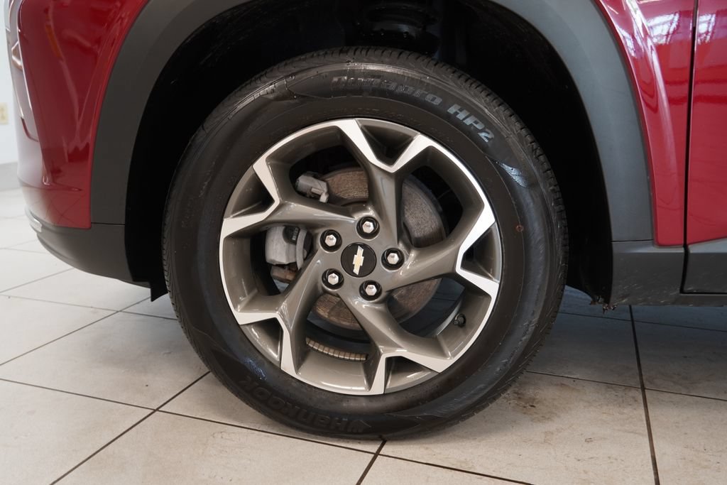 Used 2025 Chevrolet Trax LT w/ Driver Confidence Package FWD image 14