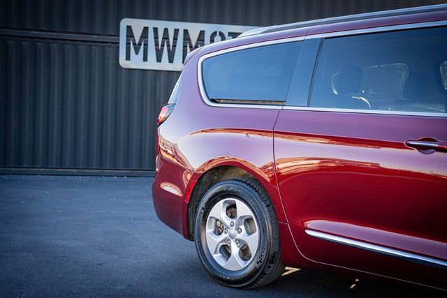 Used 2017 Chrysler Pacifica Touring-L Plus image 6