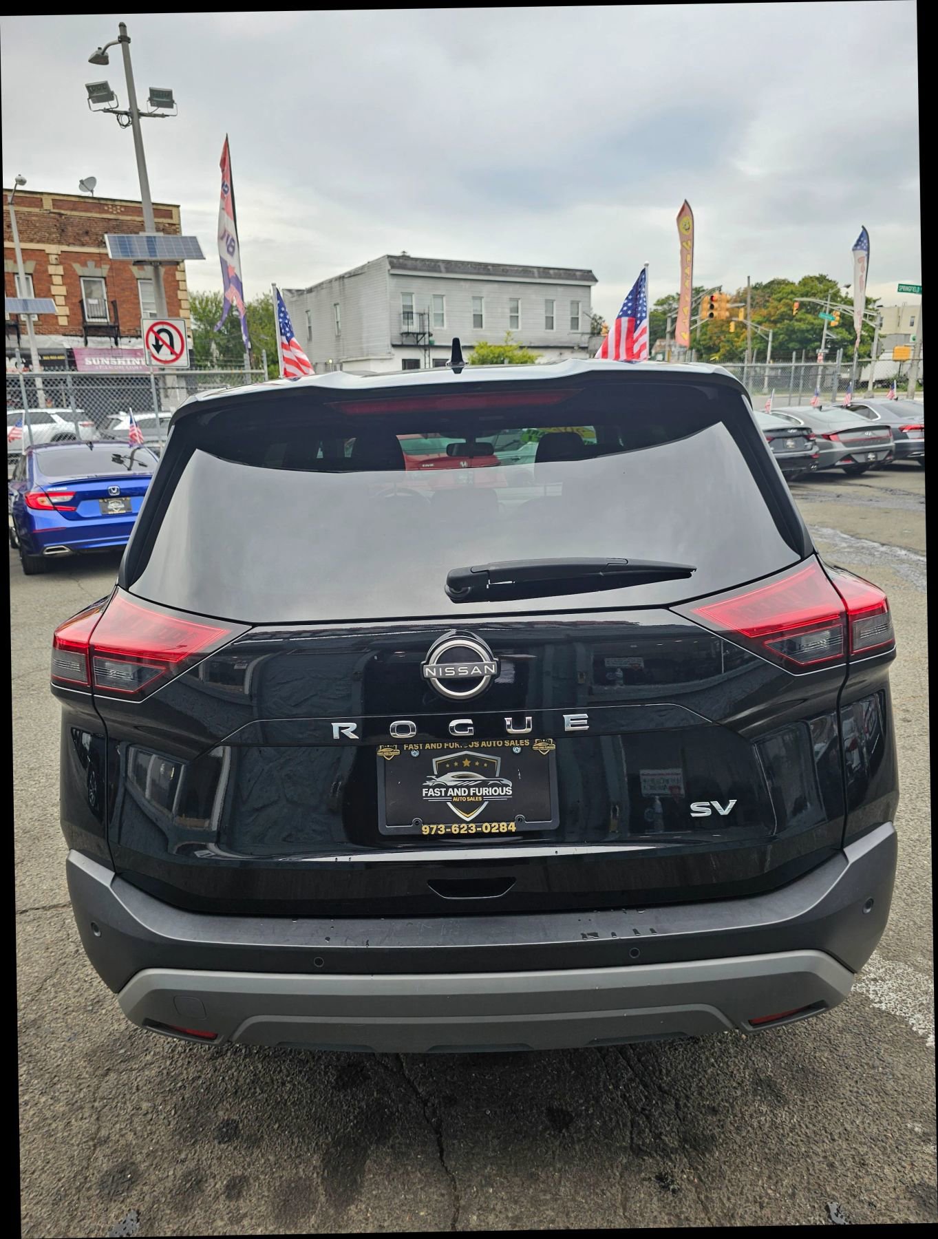 Used 2023 Nissan Rogue SV image 6