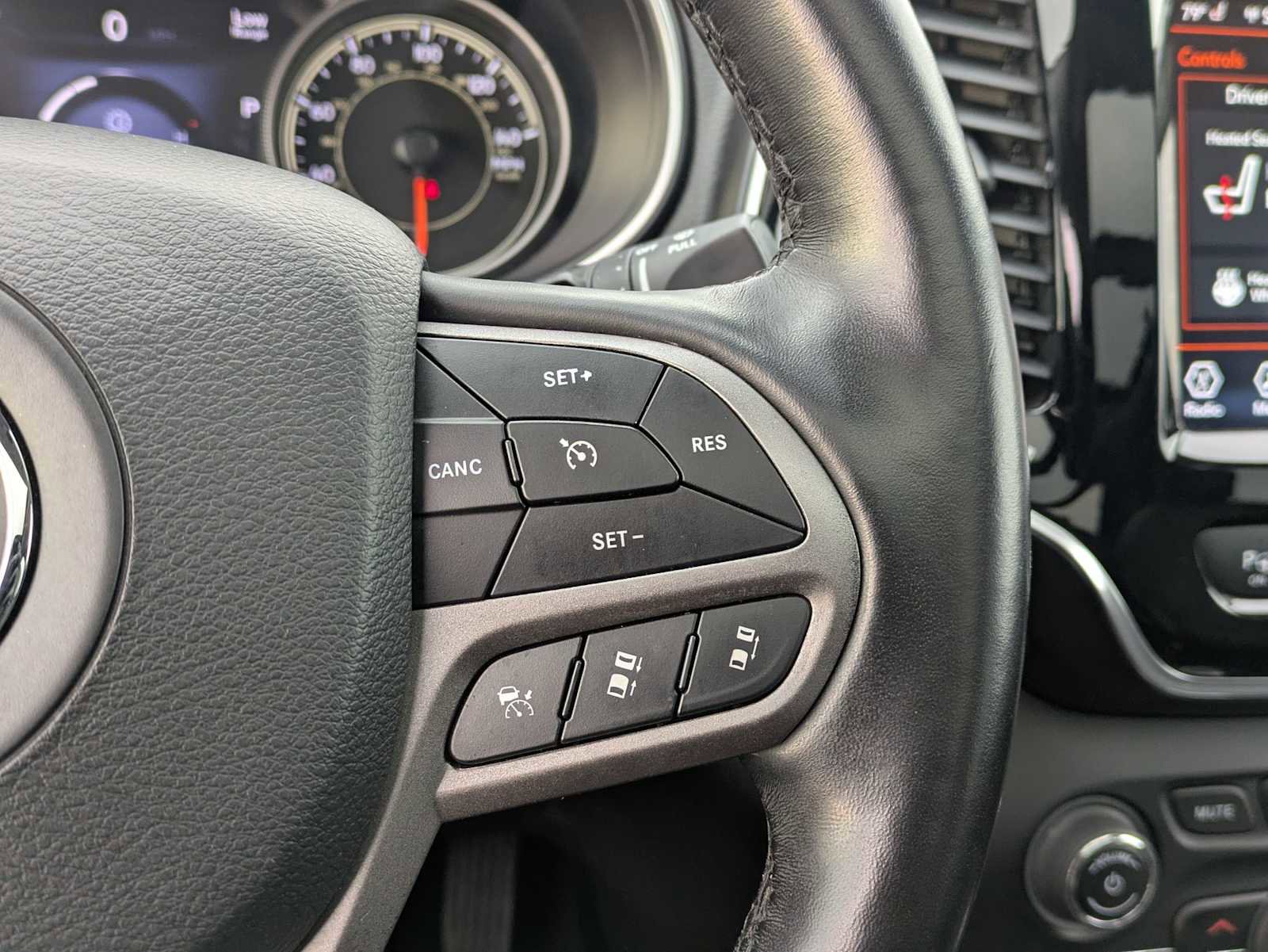 Used 2021 Jeep Cherokee Limited image 25