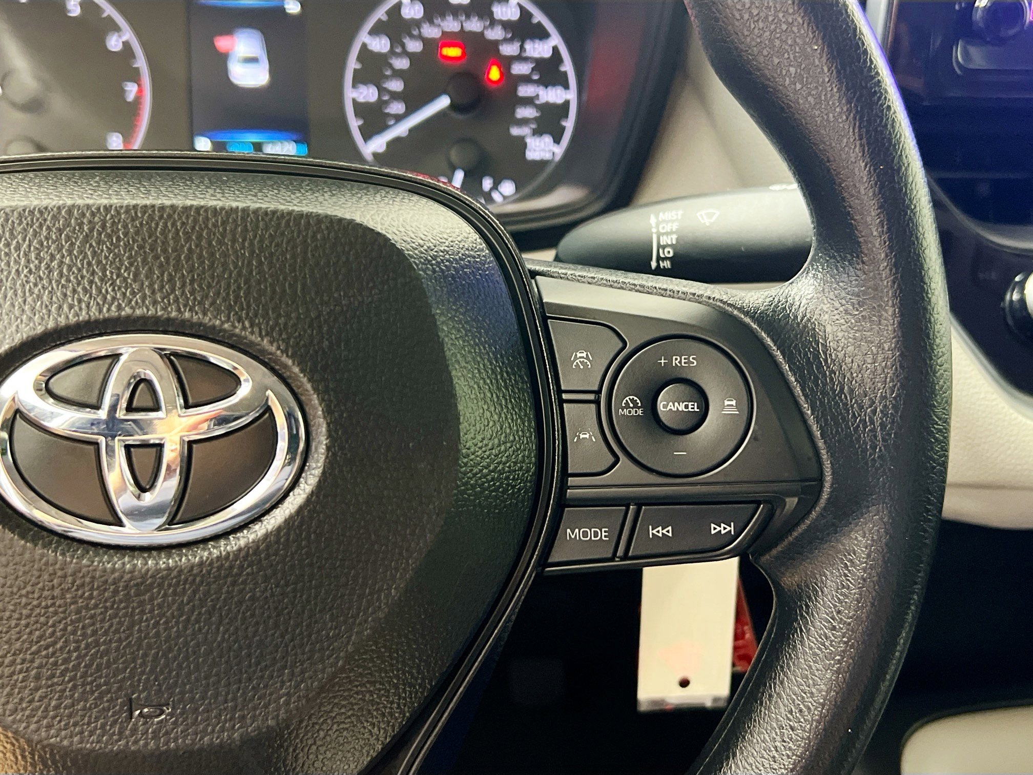 Used 2025 Toyota Corolla LE FWD image 18