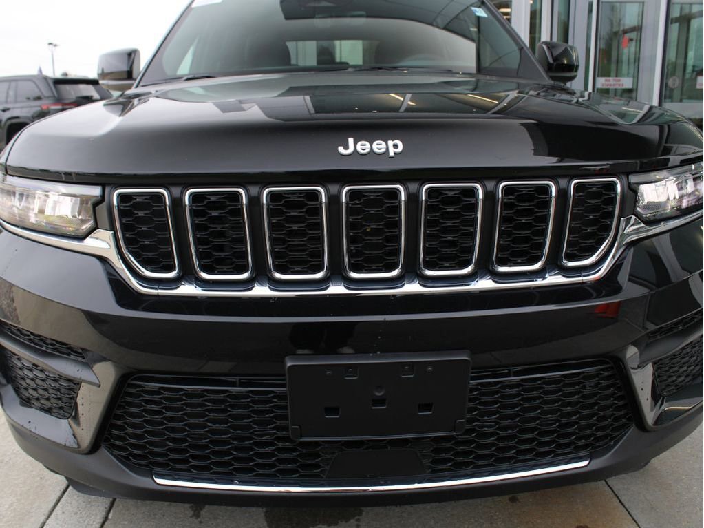 New 2025 Jeep Grand Cherokee Laredo X w/ Luxury Tech Group I image 2
